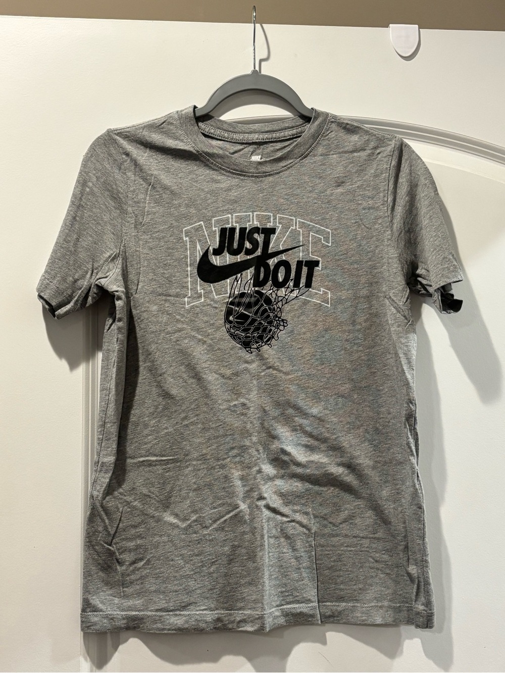Nike Gray Short‑Sleeve 'Just Do It' Basketball Graphic Tee